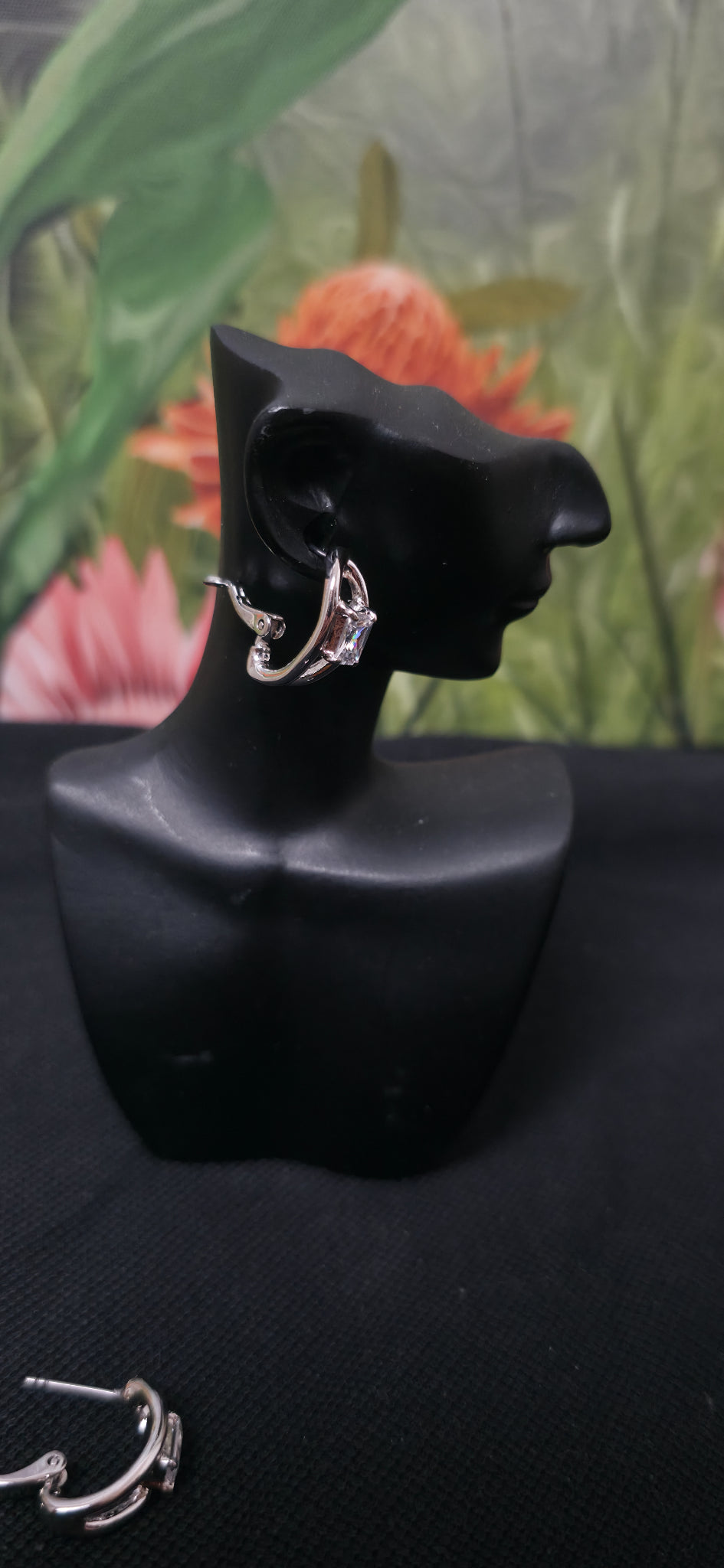 Silberne Creolen mit Strass Stein – Elegante Ohrringe mit Glitzer