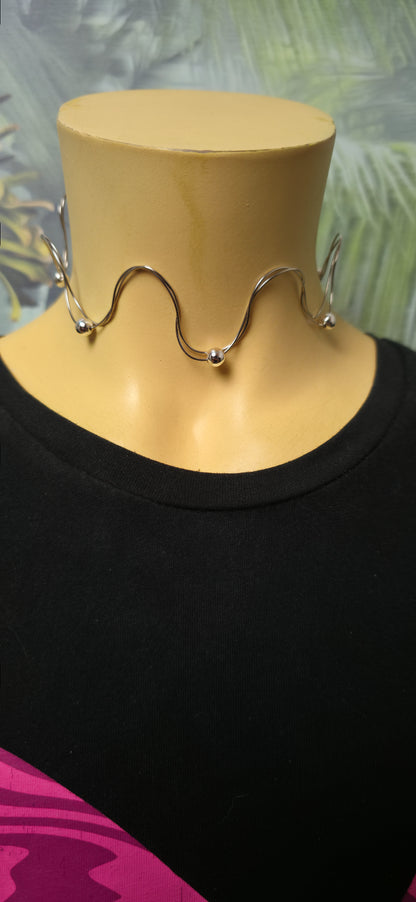 Silbernes Wellen Choker Collier – Moderner Statement Halsreif