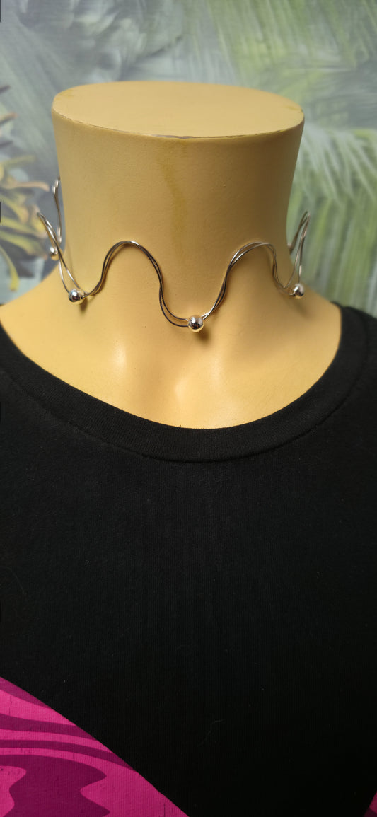 Silbernes Wellen Choker Collier – Moderner Statement Halsreif