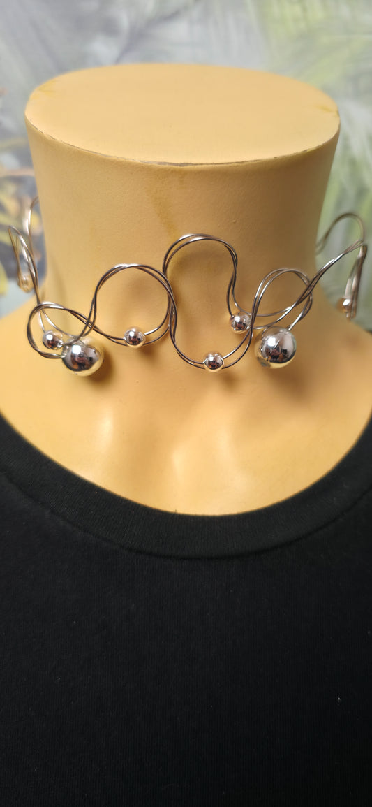 Silbernes Wellen Choker Collier – Moderner Statement Halsreif