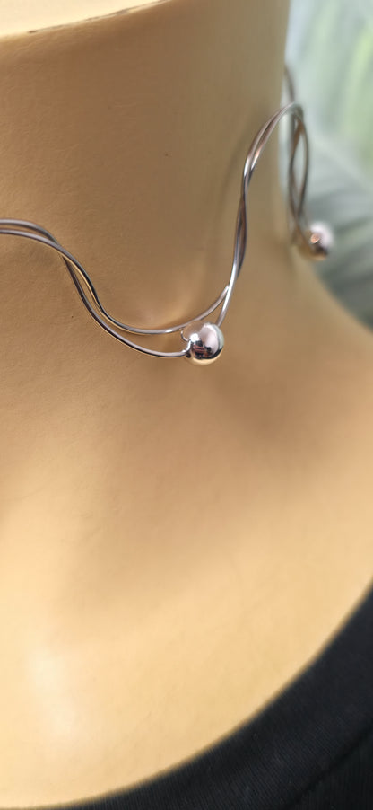 Silbernes Wellen Choker Collier – Moderner Statement Halsreif